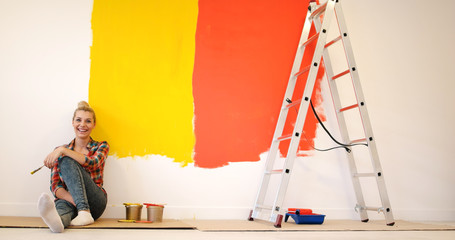 Wall Mural - young female painter sitting on floor