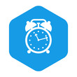 Icono plano despertador en hexagono azul
