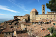 Blick auf das Baptisterium und den Campanile des Doms von Volterra 