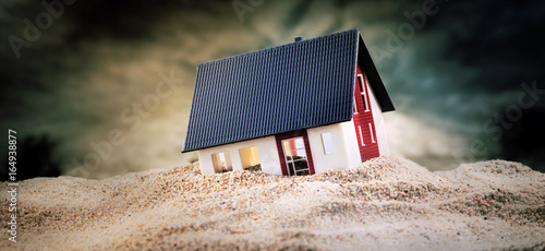 Fotografía Miniature of house standing in sand