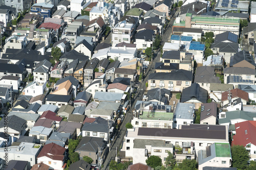 東京風景 都心の街並み 恵比寿方面 高級住宅街 低層住居専用地域 Adobe Stock でこのストック画像を購入して 類似の画像をさらに検索 Adobe Stock