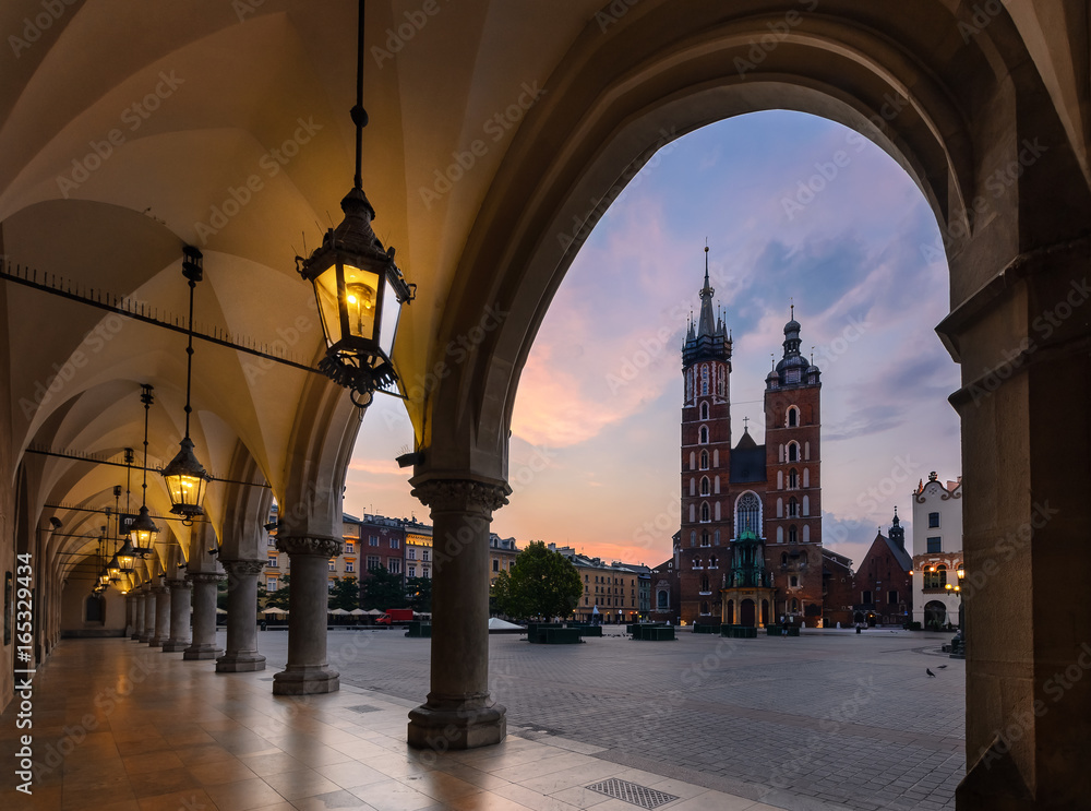 Old city center view with St. Mary's Basilica in Krakow on the morning - obrazy, fototapety, plakaty 