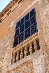 Canvas Print - Fensterläden am Altbau