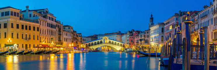 Canvas Print - Rialto Bridge in Venice, Italy