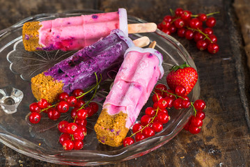 Sticker - Frozen berry and ginger nut yogurt lolly pops