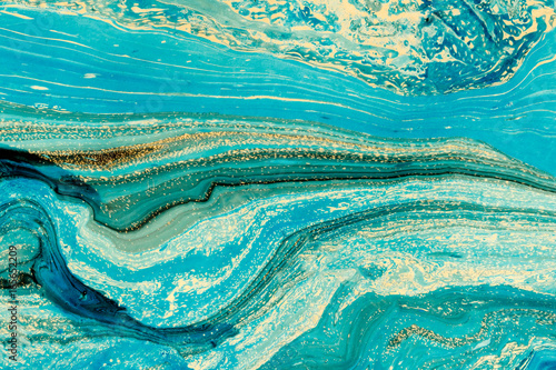 Dekoracja na wymiar  nowoczesna-grafika-z-abstrakcyjnym-malarstwem-marmurowym-mieszane-farby-niebieskie-i-zolte-niezwykle-recznie-robione