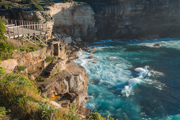 Canvas Print - rock cliff side at diamond bay, sydney, australia
