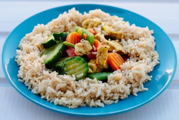 Fried chicken with brown rice and vegetables