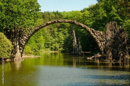rakotzbrucke-devil-39-s-bridge-saksonia-diabelski-most-w-niemczech