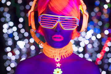 Canvas Print - glow uv neon sexy disco female cyber doll robot electronic toy