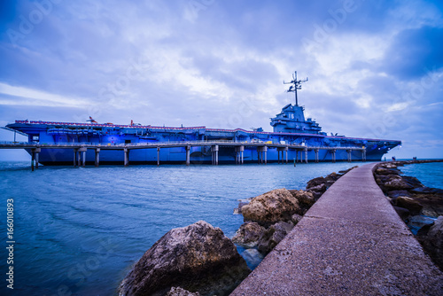 Zdjęcie XXL Lotniskowiec USS Lexington zadokowany w Corpus Christi