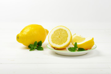 Wall Mural - whole and sliced lemons