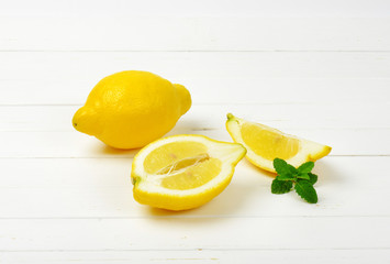 Wall Mural - whole and sliced lemons