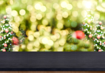 Aufkleber - Black wooden table top with abstract blur christmas tree background with bokeh light,Holiday backdrop,Mock up for display or montage of product.