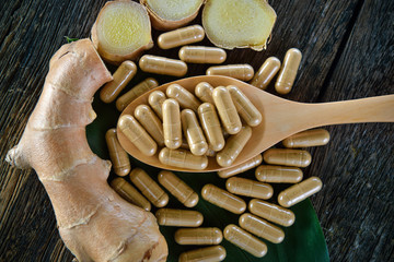 Canvas Print - ginger root and capsules