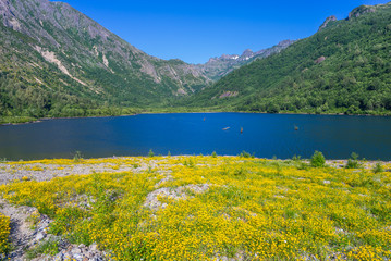 Wall Mural - beautiful blue lake in the mountains. birth of a lake trail. mount st helens national park, south ca