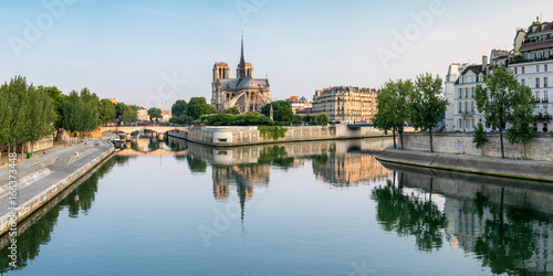 Plakat Notred Lady i Ile de la Cite w Paryżu, Francja