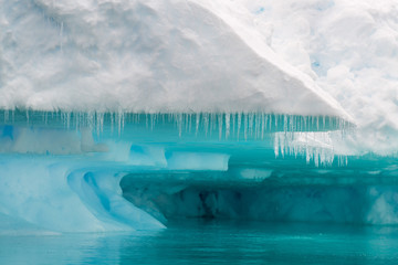 Wall Mural - Sculpted icebergs in Antarctica