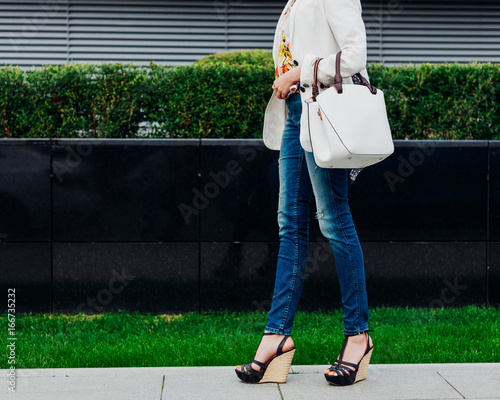 sandals with jeans girl