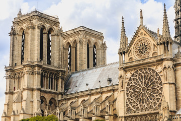 Wall Mural - Detail of the architecture of Notre-Dame Cathedral