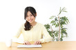 © maroke - woman using computer