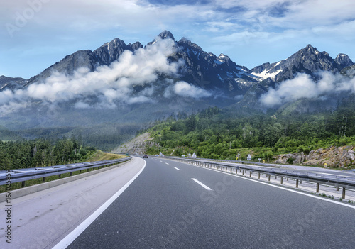 autostrada-poza-miastem-cofa-sie-do-wyzyn
