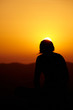 © S.Schwedt Fotografie - Mädchen entspannt im Sonnenuntergang
