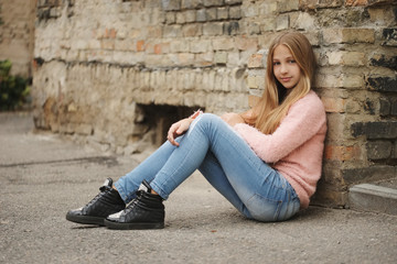 Wall Mural - beautiful young girl posing on the street