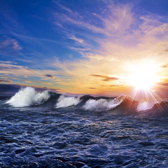 Fototapete - Beautiful background. Seaview with breaking waves pink clouds at the sunset time