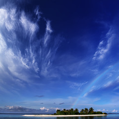 Wall Mural - beautiful ocean-view landscape. tropical maldivian island in daylight with rainbow on horizon and wh