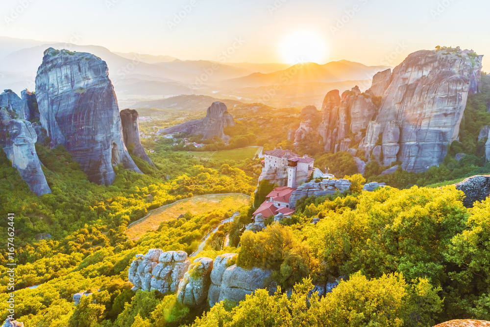 Landscape with monasteries and rock formations in Meteora, Greece. の ...