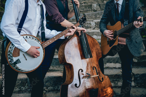 Fotografía Trio of musicians with a guitar, banjo and contrabass