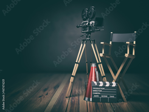miejsce-rezysera-filmowego-na-ciemnym-tle