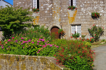 Poster - das mittelalterliche Dorf Locronan in der Bretagne - medieval village of Locronan, Brittany