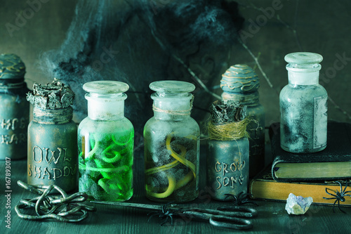 Obraz na płótnie canvas dwuczęściowy "dyptyk" Witch apothecary słoiki magiczne mikstury halloween dekoracji