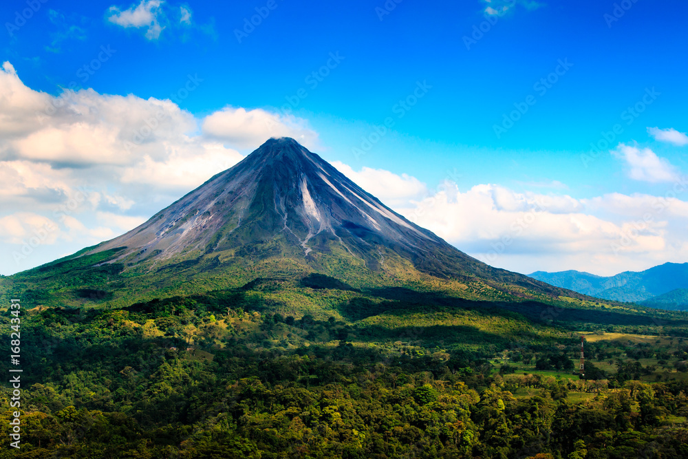 Arenal volcano in Costa Rica - obrazy, fototapety, plakaty 