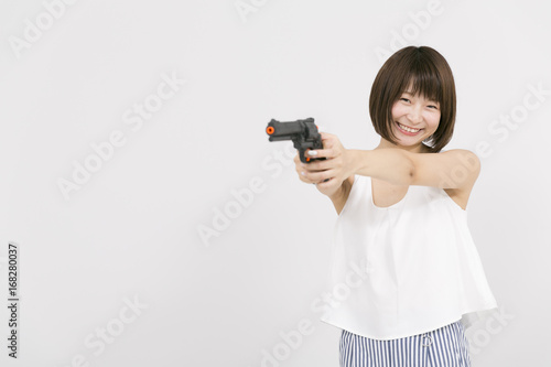 オモチャのピストルを持つ女性 Stock Photo Adobe Stock オモチャのピストルを持つ女性 Stock Photo Adobe Stock