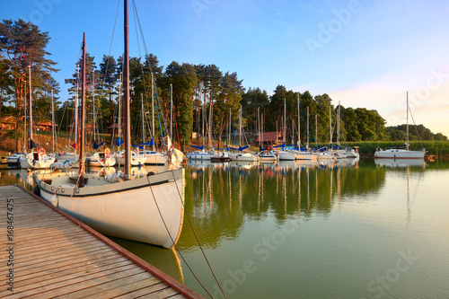 słoneczny poranek na Mazurach