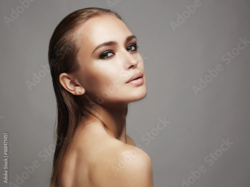 Fotografía sexy Beautiful woman with wet hair