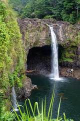 Wall Mural - Die Rainbow Falls bei Hilo auf Big Island, Hawaii, USA.