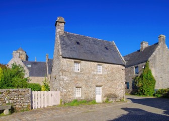 Poster - das mittelalterliche Dorf Locronan in der Bretagne - medieval village of Locronan, Brittany