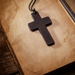 Poster - Closeup of wooden Christian cross on bible