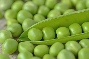 Wall Mural - Green peas and pod