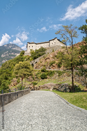 Fotografía Fort Bard, Valle d'Aosta, Italy - August 18, 2017: Historic military construction defence Fort Bard