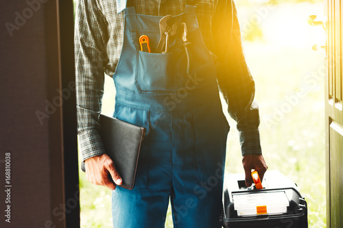 Fotografía worker, service man, plumber or electric