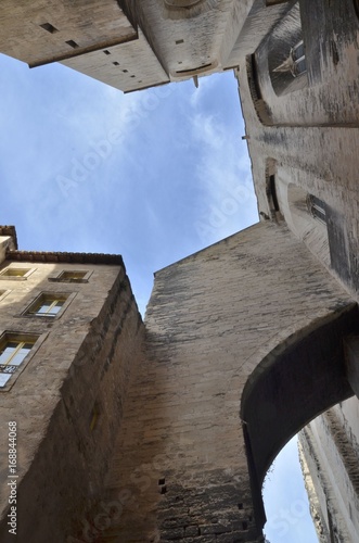 Vue En Contre Plongee Des Murs Du Palais Des Papes A Avignon Stock Photo Adobe Stock