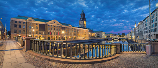 Fototapete - Panoramic view on the embankment from Residence bridge in the evening in Gothenburg, Sweden
