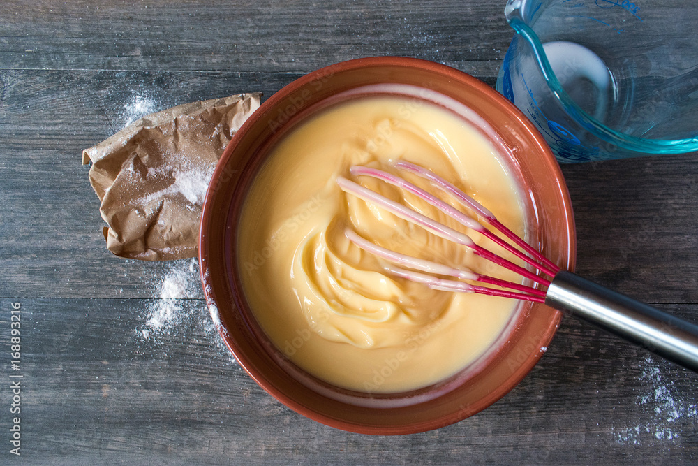 Obraz na płótnie top view mixing ingredients for vanilla pudding w salonie