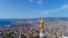 Vue Aérienne Sur Marseille Et Le Vieux Port, Depuis Notre Dame De La Garde