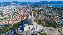 Vue Aérienne Sur La Basilique Notre Dame De La Garde, à Marseille